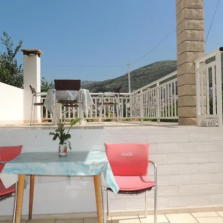 Πανσιόν Majkovica 3*