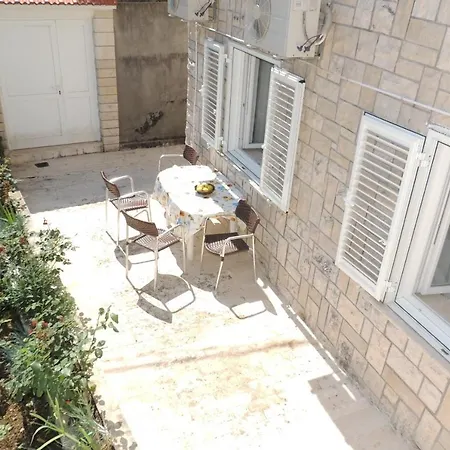 Majkovica Πανσιόν